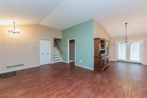 25100 Arlington Lane North Olmsted OH 44070
