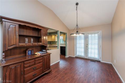 25100 Arlington Lane North Olmsted OH 44070