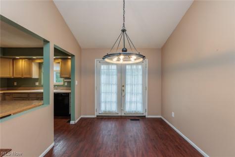 25100 Arlington Lane North Olmsted OH 44070