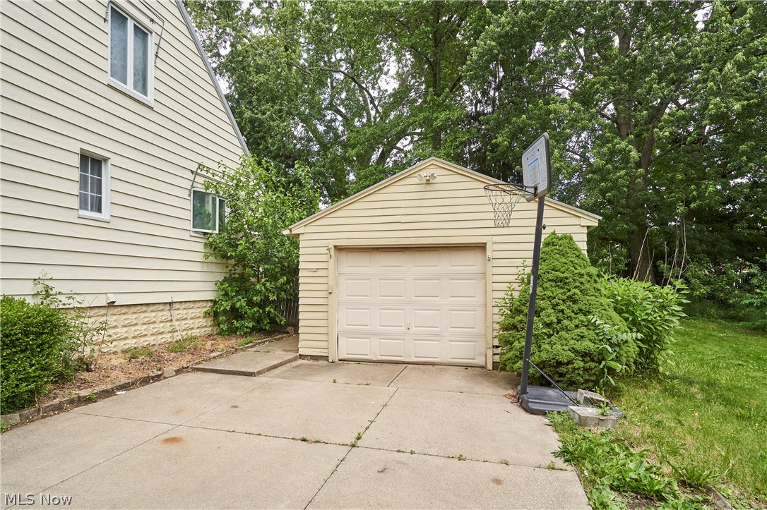 157 29th Street NW Barberton OH 44203