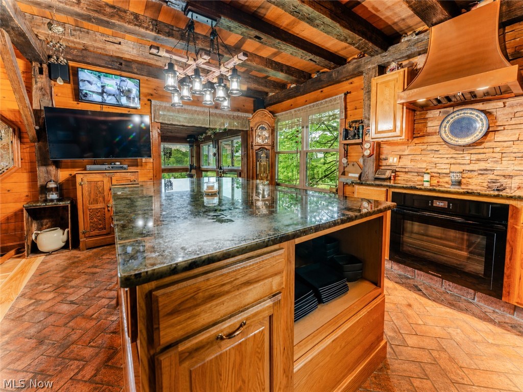 28957 Trail 240 Fresno OH 43824