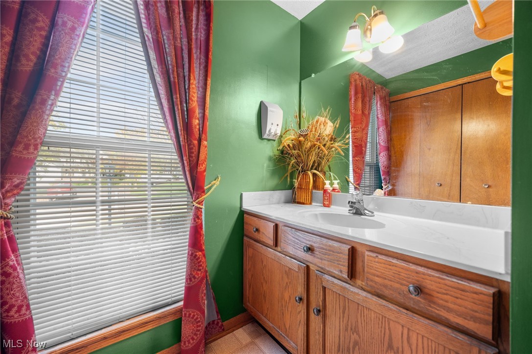 580 Colchester Court Akron OH 44319