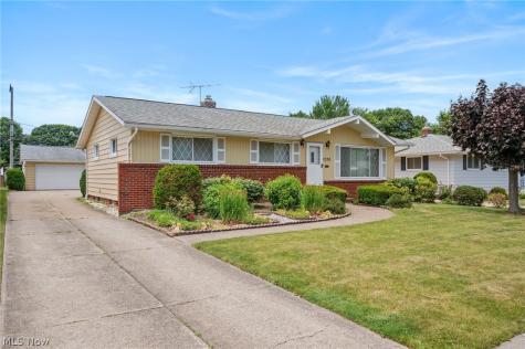 1226 Golden Gate Boulevard Mayfield Heights OH 44124
