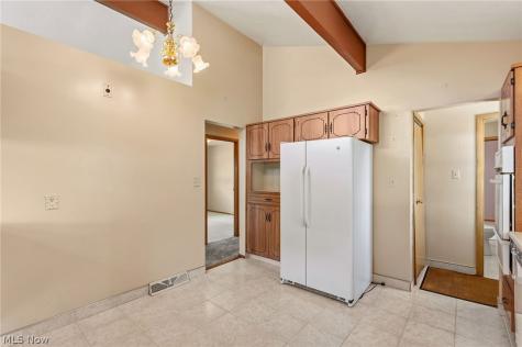 1226 Golden Gate Boulevard Mayfield Heights OH 44124