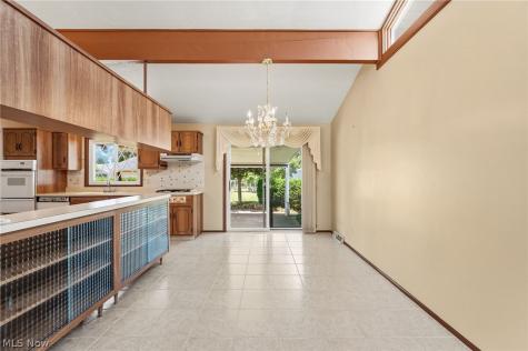 1226 Golden Gate Boulevard Mayfield Heights OH 44124