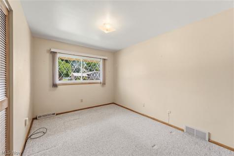 1226 Golden Gate Boulevard Mayfield Heights OH 44124