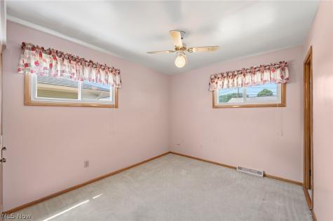 1226 Golden Gate Boulevard Mayfield Heights OH 44124