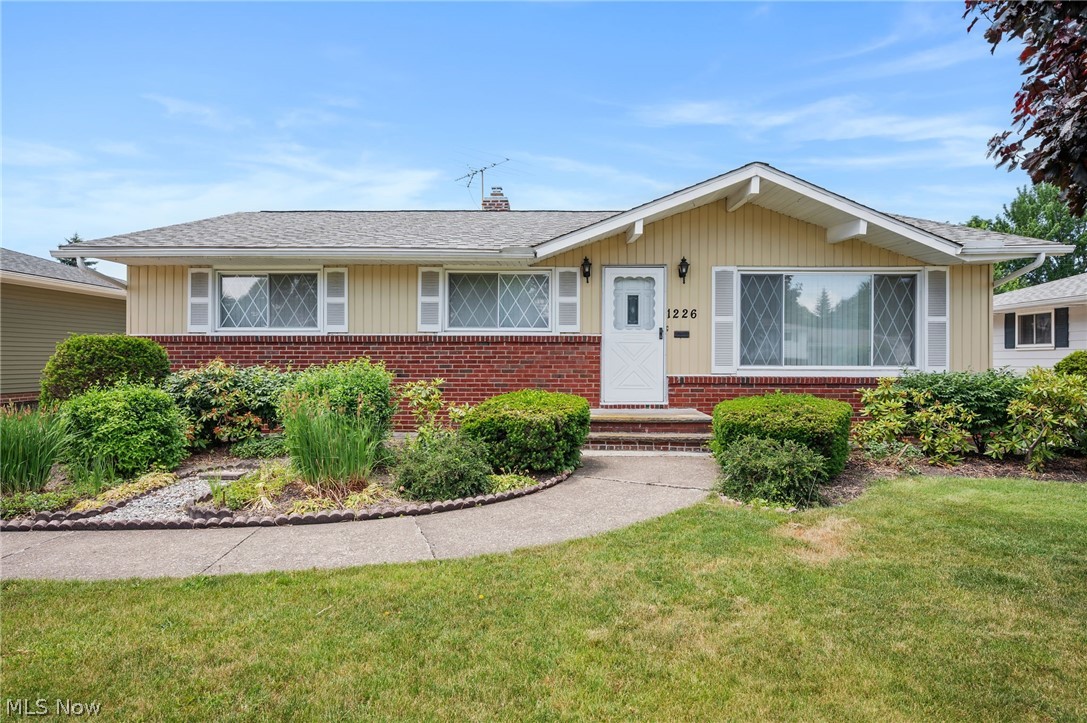 1226 Golden Gate Boulevard Mayfield Heights OH 44124