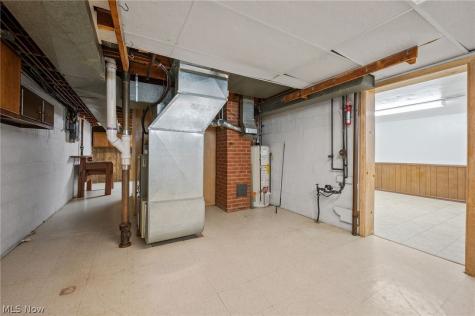 1226 Golden Gate Boulevard Mayfield Heights OH 44124