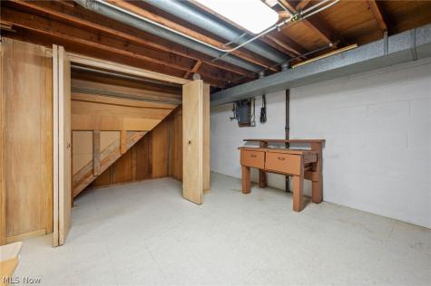 1226 Golden Gate Boulevard Mayfield Heights OH 44124