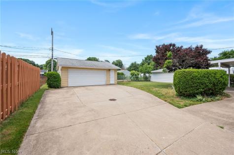 1226 Golden Gate Boulevard Mayfield Heights OH 44124