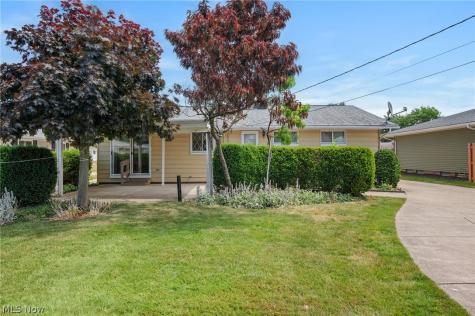 1226 Golden Gate Boulevard Mayfield Heights OH 44124