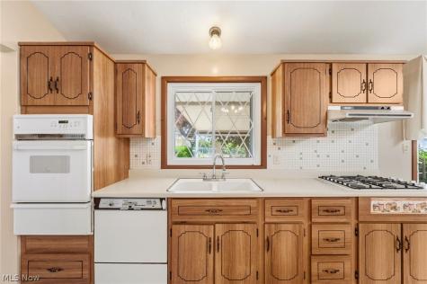 1226 Golden Gate Boulevard Mayfield Heights OH 44124