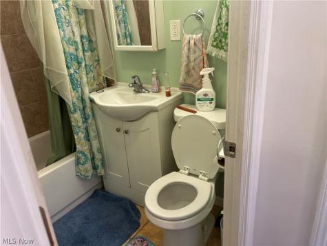 12722 Emery Avenue Cleveland OH 44135