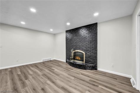 9497 Idlewood Drive Brooklyn OH 44144