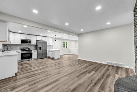 9497 Idlewood Drive Brooklyn OH 44144