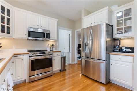 30 Pine Villa Trail Aurora OH 44202