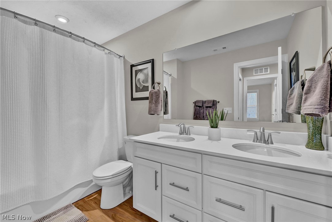180 Country Meadow Lane Wadsworth OH 44281