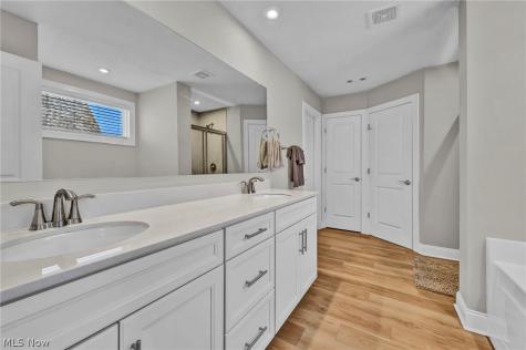 180 Country Meadow Lane Wadsworth OH 44281