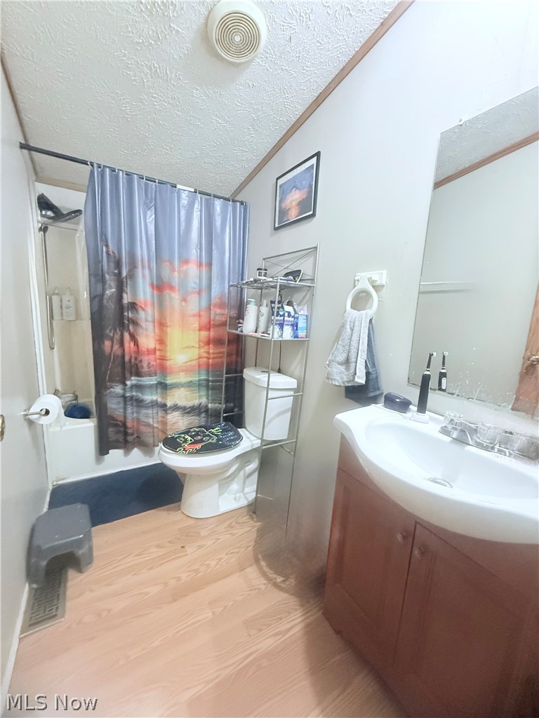1241 N Park Circle Brookfield OH 44403