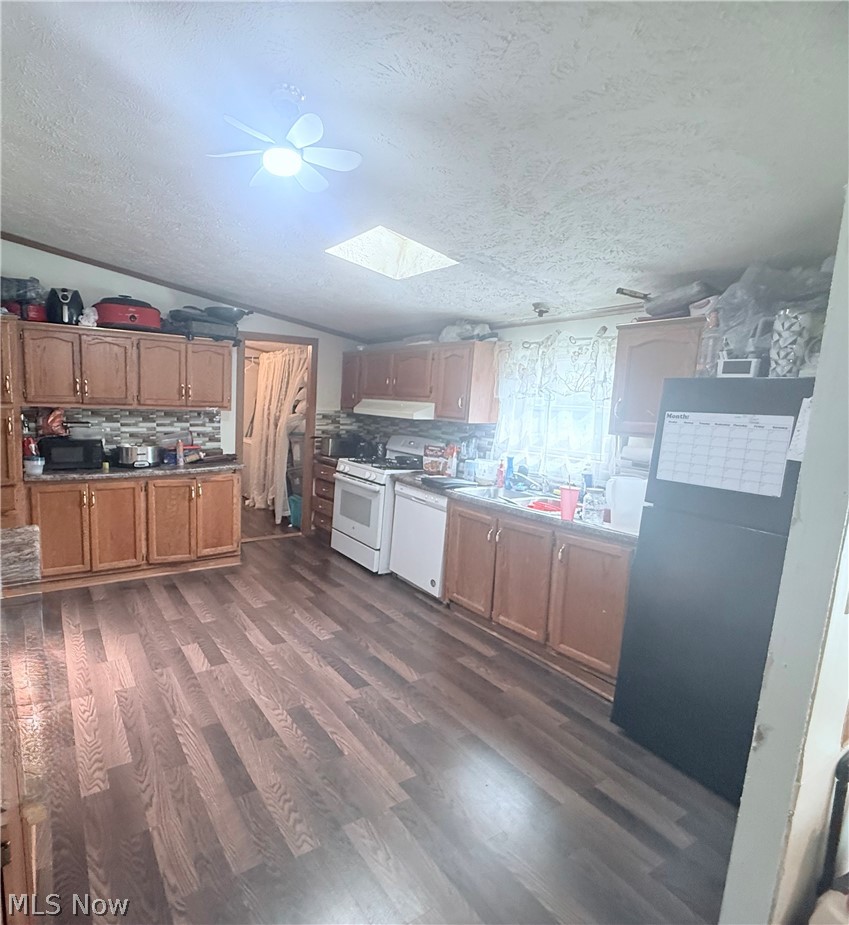 1241 N Park Circle Brookfield OH 44403