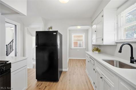 396 E 214th Street Euclid OH 44123