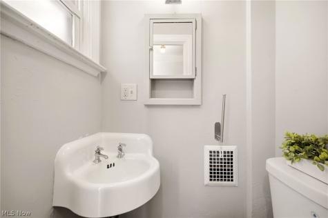 396 E 214th Street Euclid OH 44123