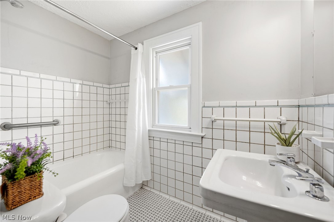 396 E 214th Street Euclid OH 44123