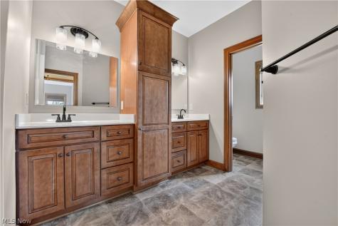 4066 Knollbrook Drive Norton OH 44203