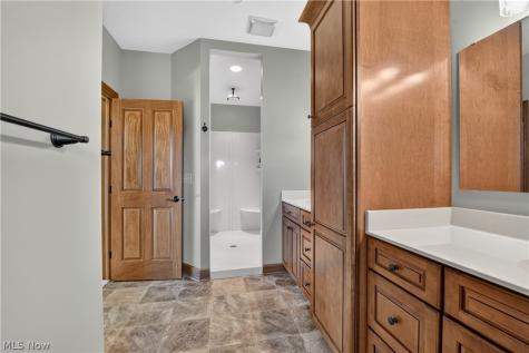 4066 Knollbrook Drive Norton OH 44203