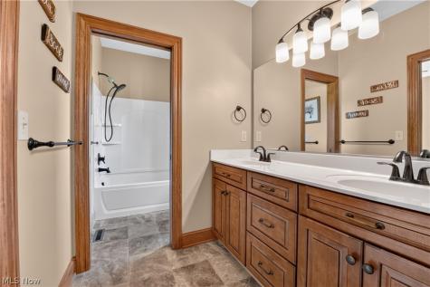 4066 Knollbrook Drive Norton OH 44203