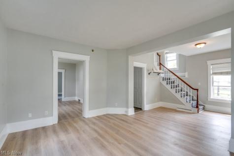 123 7th Street NW Barberton OH 44203