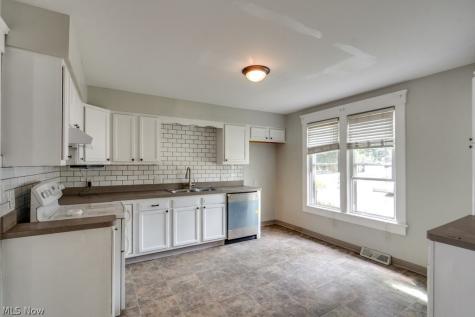 123 7th Street NW Barberton OH 44203