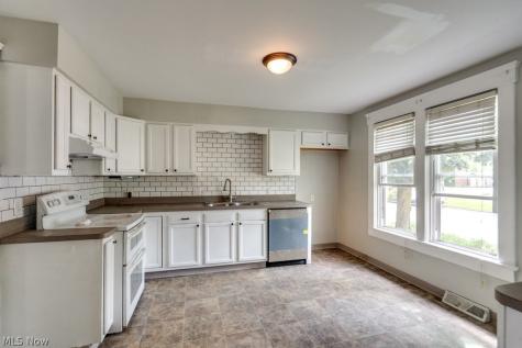 123 7th Street NW Barberton OH 44203