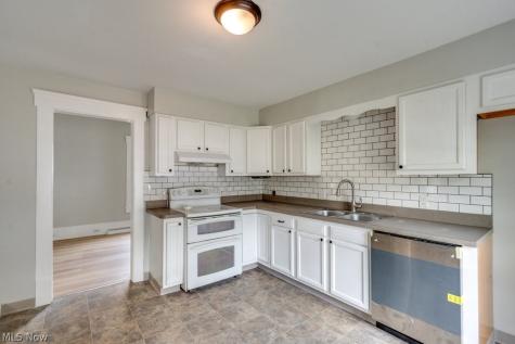 123 7th Street NW Barberton OH 44203