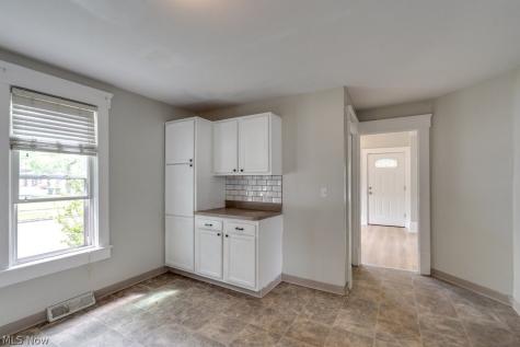 123 7th Street NW Barberton OH 44203
