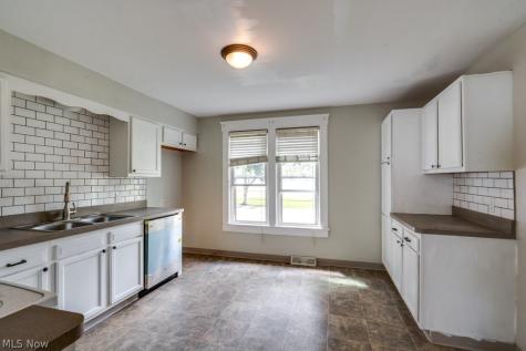 123 7th Street NW Barberton OH 44203