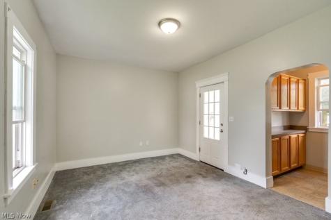 123 7th Street NW Barberton OH 44203