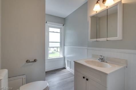 123 7th Street NW Barberton OH 44203