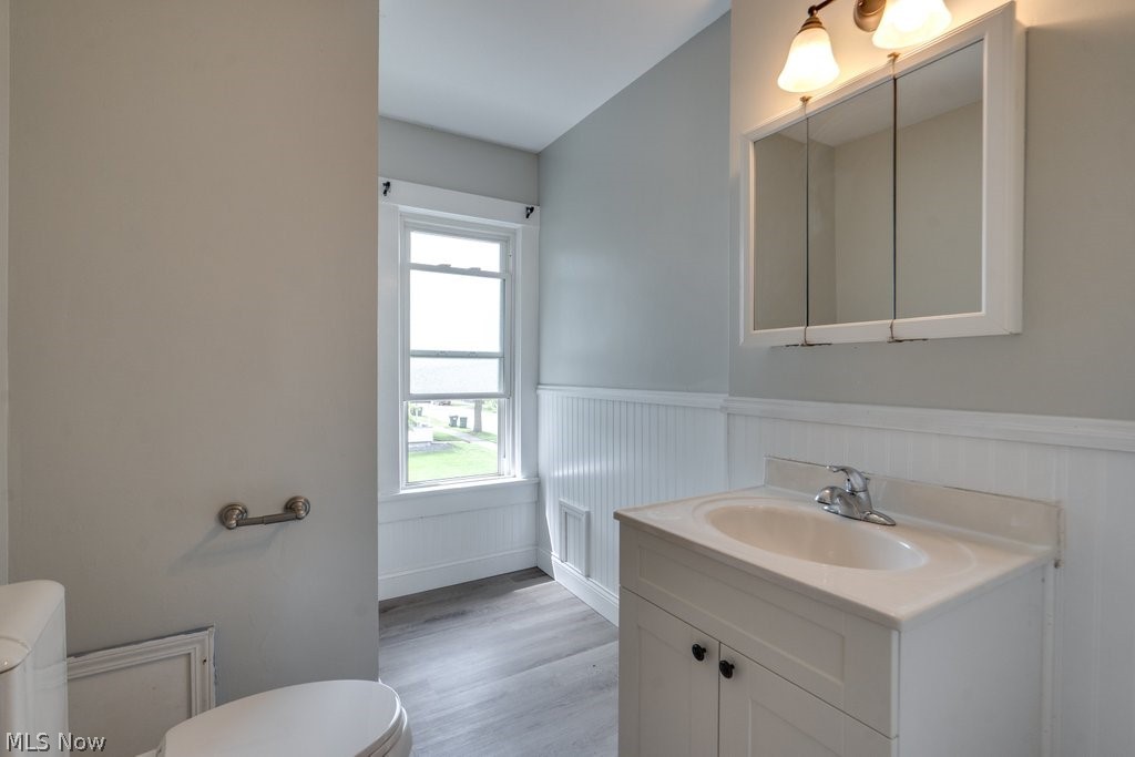 123 7th Street NW Barberton OH 44203