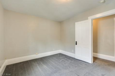 123 7th Street NW Barberton OH 44203