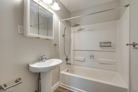 123 7th Street NW Barberton OH 44203