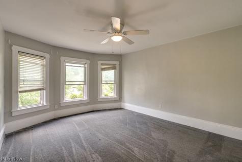123 7th Street NW Barberton OH 44203
