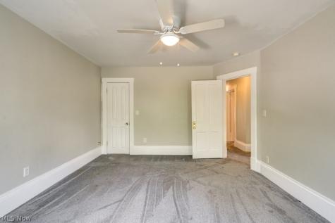 123 7th Street NW Barberton OH 44203