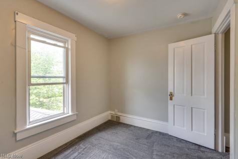 123 7th Street NW Barberton OH 44203
