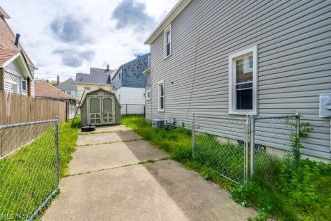 123 7th Street NW Barberton OH 44203