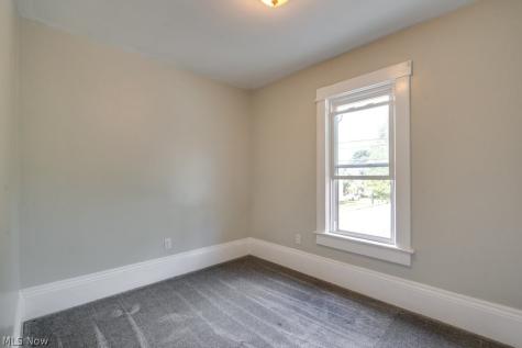 123 7th Street NW Barberton OH 44203