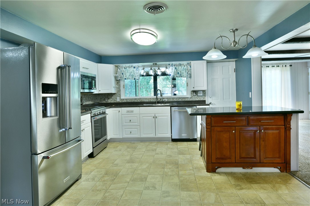 3210 Halsey Drive NE Warren OH 44483