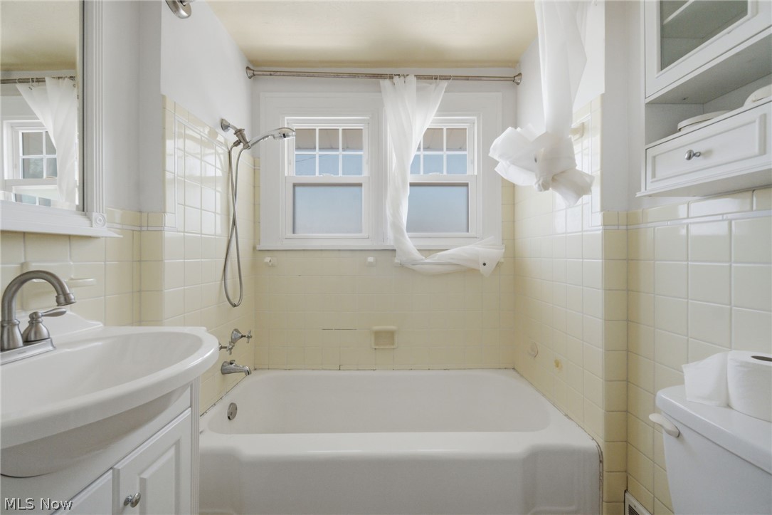 1415 Blossom Park Avenue Lakewood OH 44107