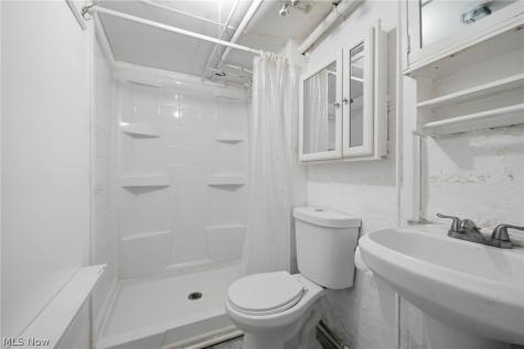 1415 Blossom Park Avenue Lakewood OH 44107